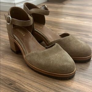 Women's Tan Block Heel Shoes